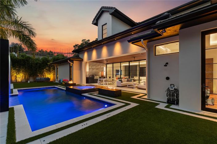 Image No.5-5 Bed Property for sale