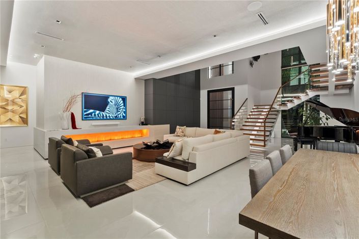 Image No.9-5 Bed Property for sale