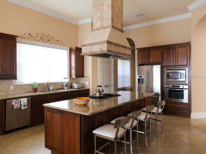 Image No.27-5 Bed Property for sale