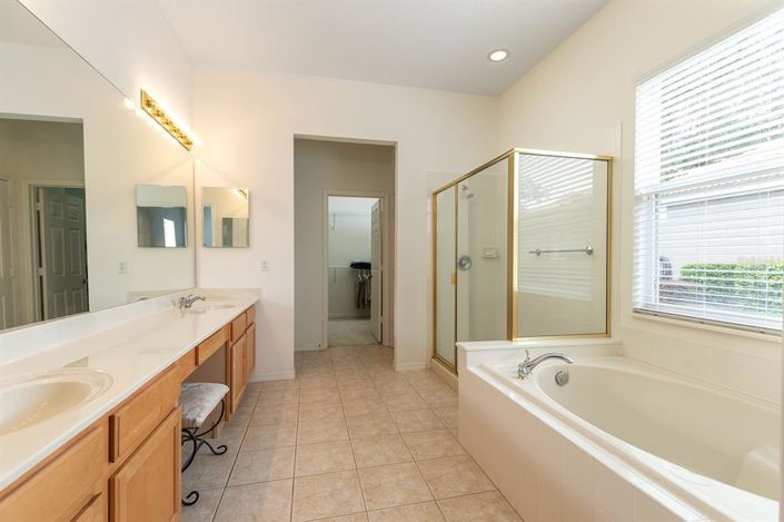 Image No.8-4 Bed Property for sale