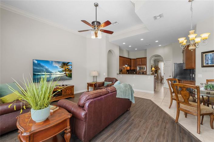 Image No.14-6 Bed Property for sale