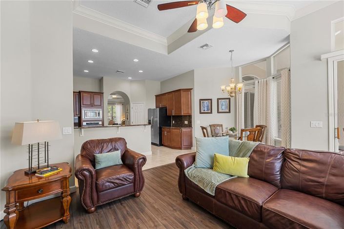 Image No.15-6 Bed Property for sale