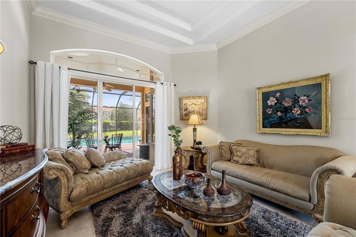 Image No.20-6 Bed Property for sale