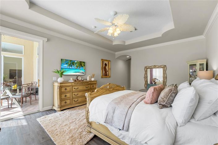 Image No.24-6 Bed Property for sale