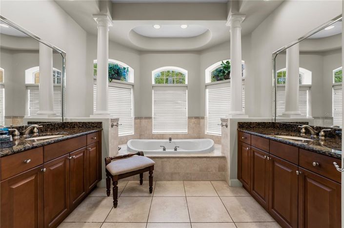 Image No.25-6 Bed Property for sale