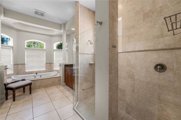 Image No.26-6 Bed Property for sale