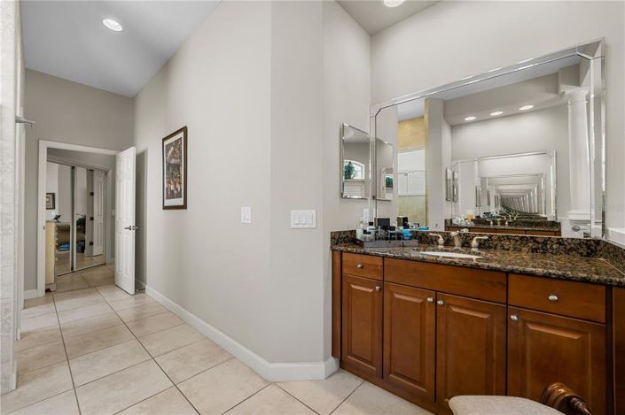 Image No.28-6 Bed Property for sale