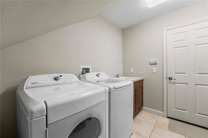 Image No.40-6 Bed Property for sale