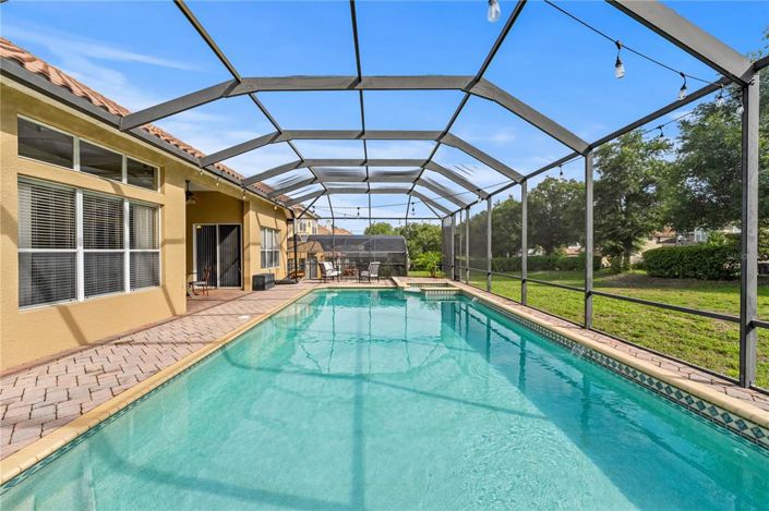 Image No.60-6 Bed Property for sale