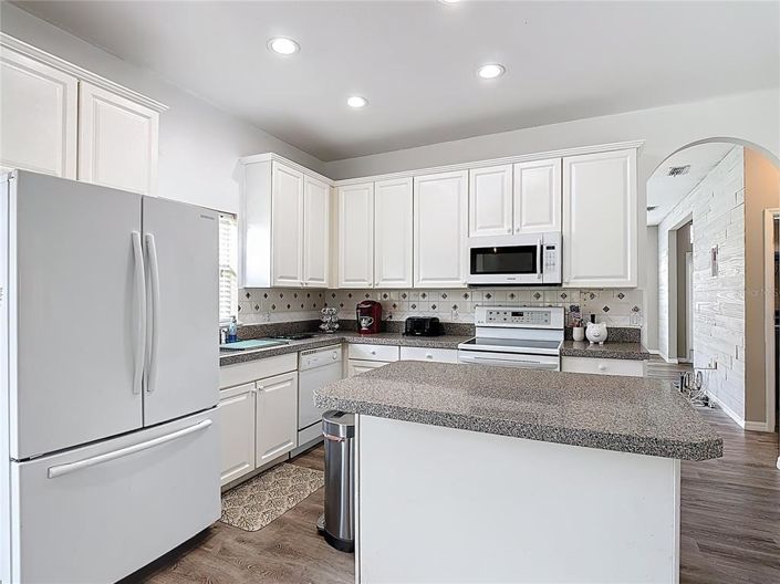 Image No.11-3 Bed Property for sale