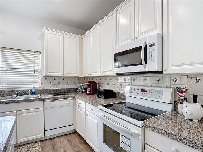 Image No.12-3 Bed Property for sale