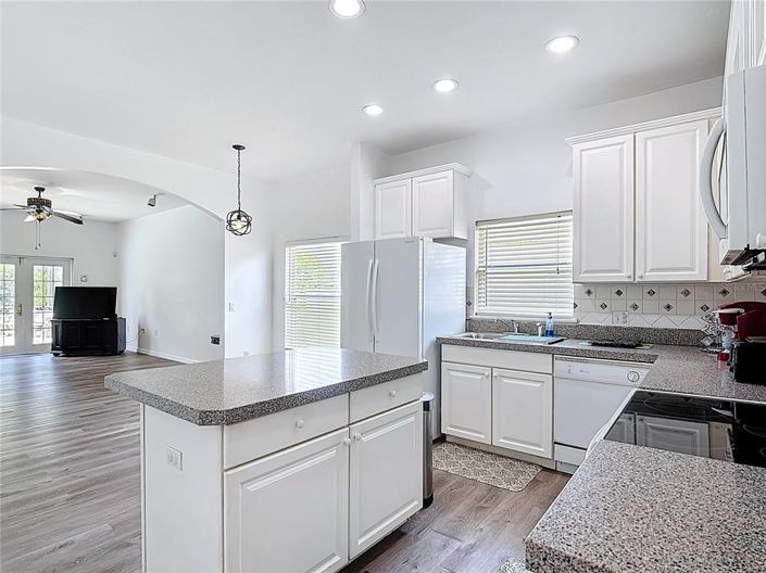 Image No.13-3 Bed Property for sale