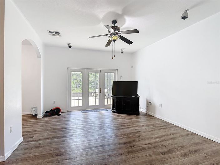 Image No.16-3 Bed Property for sale