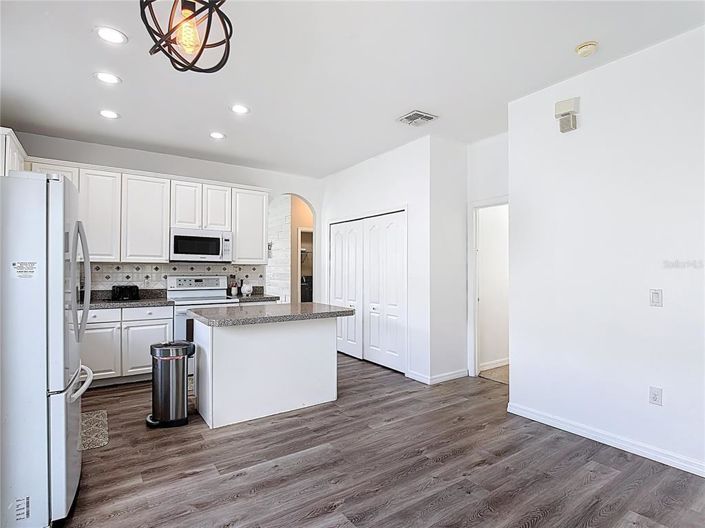 Image No.9-3 Bed Property for sale