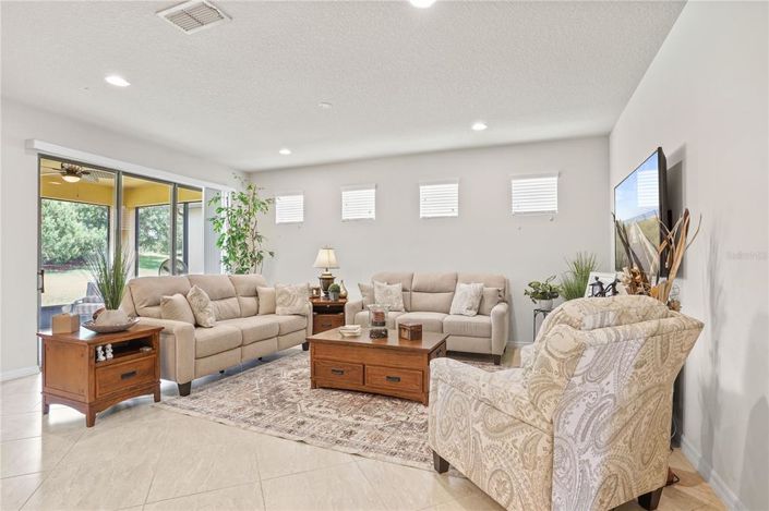 Image No.6-3 Bed Property for sale