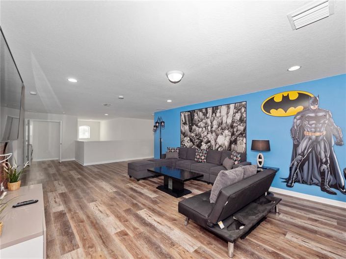 Image No.10-8 Bed Property for sale