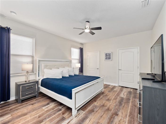 Image No.22-8 Bed Property for sale