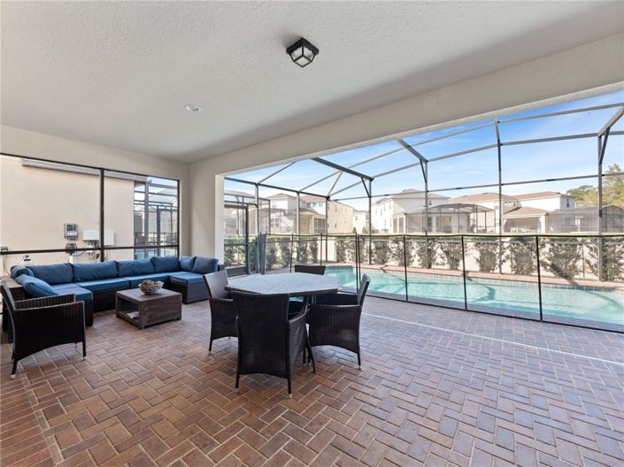 Image No.25-8 Bed Property for sale