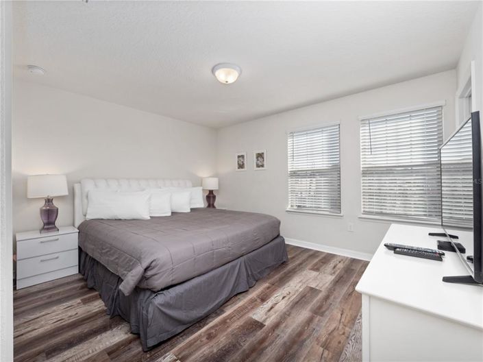 Image No.32-8 Bed Property for sale