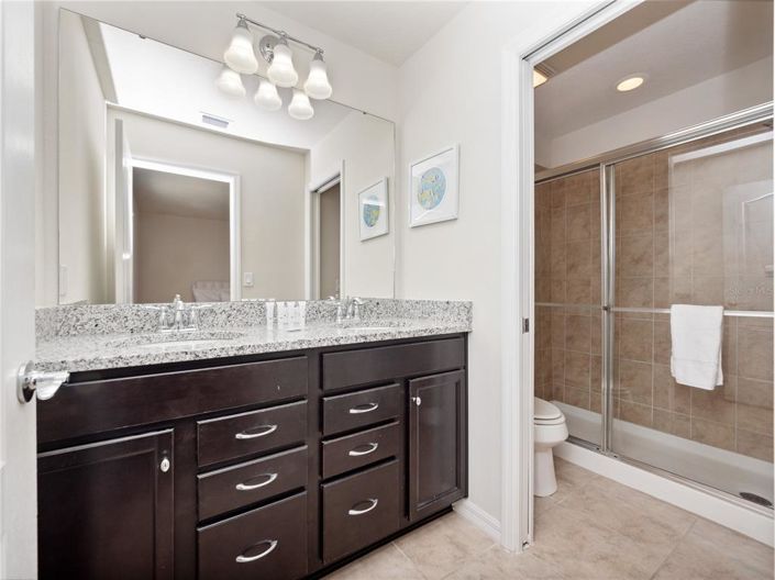 Image No.33-8 Bed Property for sale