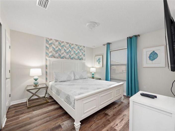 Image No.40-8 Bed Property for sale