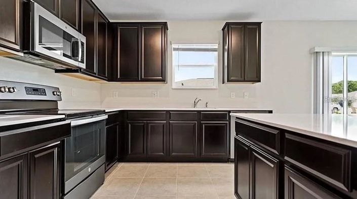 Image No.4-4 Bed Property for sale