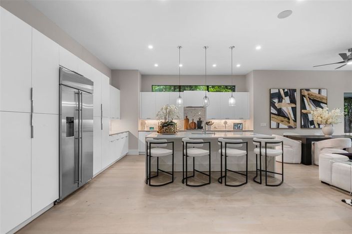 Image No.11-3 Bed Property for sale