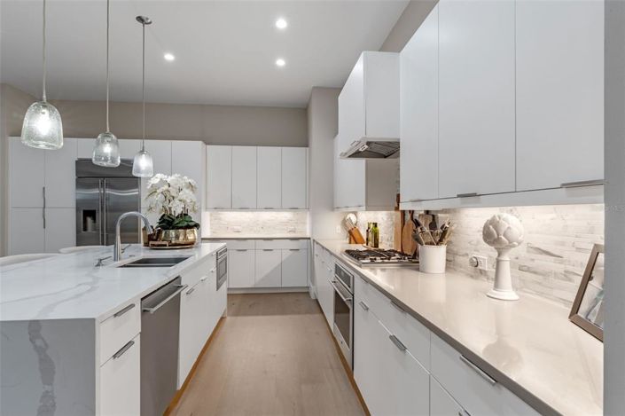 Image No.13-3 Bed Property for sale