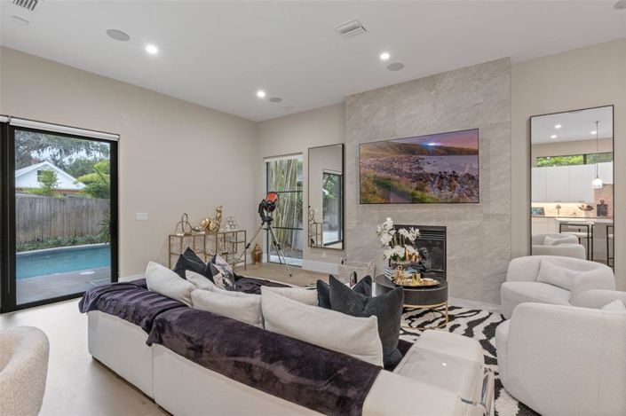 Image No.18-3 Bed Property for sale