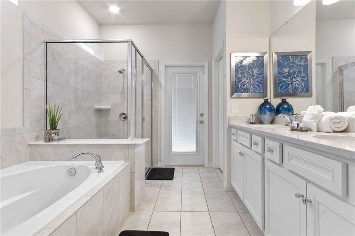 Image No.10-8 Bed Property for sale