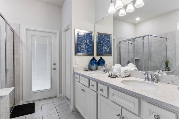 Image No.11-8 Bed Property for sale