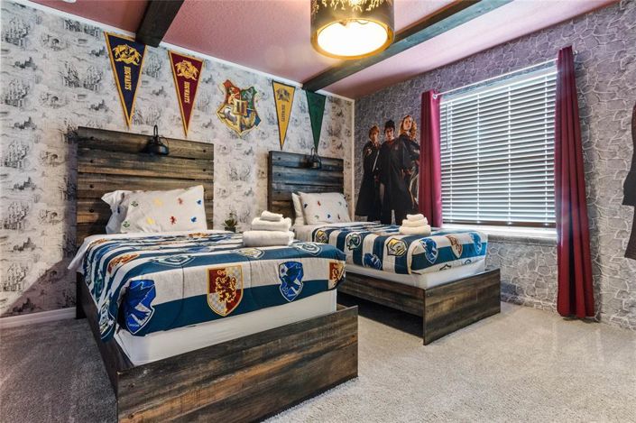 Image No.20-8 Bed Property for sale