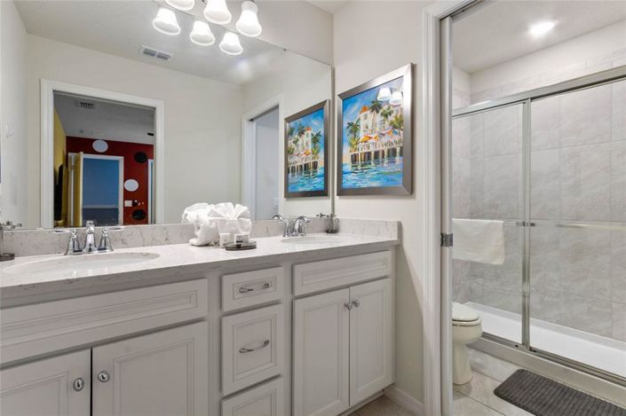 Image No.33-8 Bed Property for sale