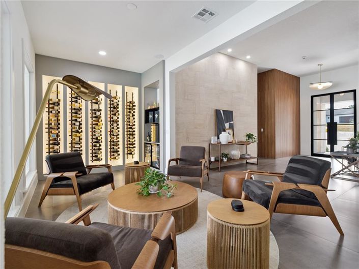 Image No.4-4 Bed Property for sale