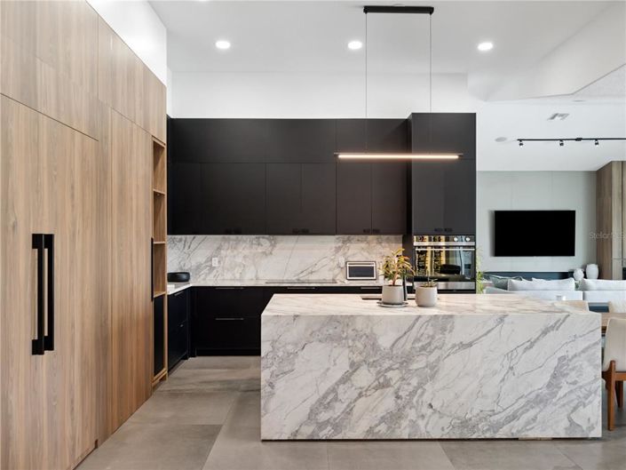 Image No.8-4 Bed Property for sale