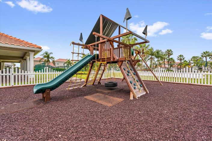 Image No.38-4 Bed Townhouse for sale