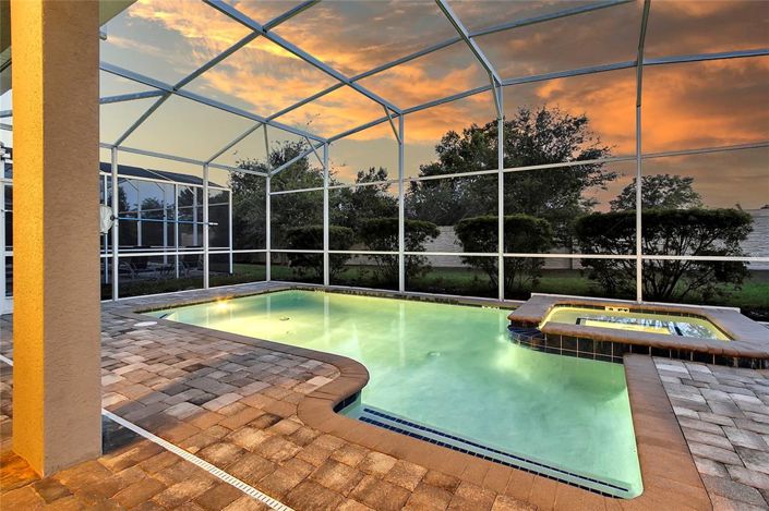 Image No.16-6 Bed Property for sale