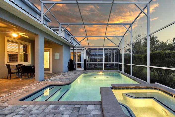 Image No.18-6 Bed Property for sale