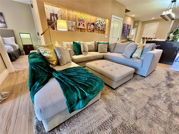 Image No.15-4 Bed Townhouse for sale