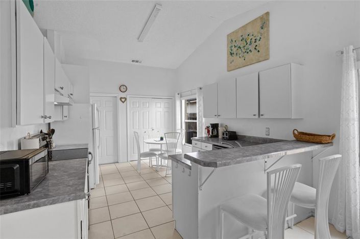 Image No.12-4 Bed Property for sale