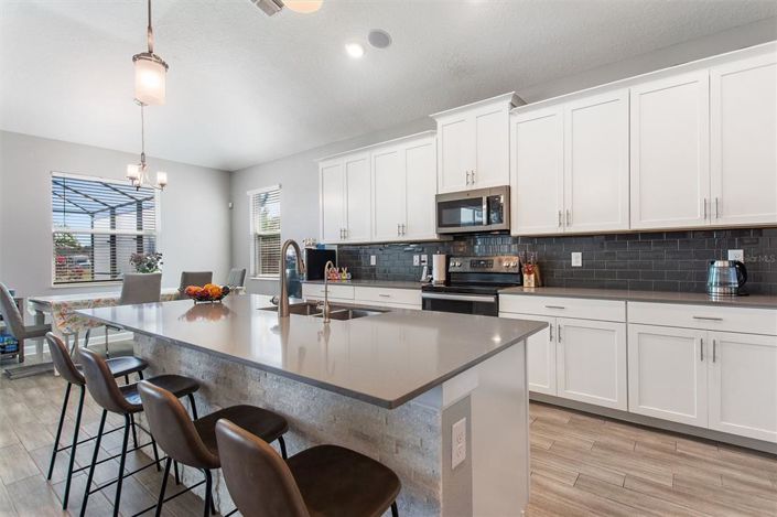 Image No.10-5 Bed Property for sale