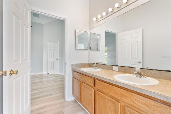 Image No.20-4 Bed Property for sale