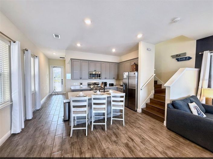 Image No.10-3 Bed Property for sale