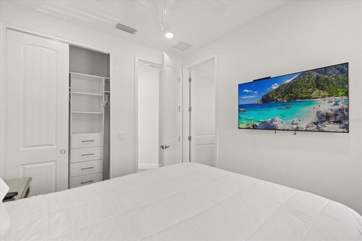 Image No.20-5 Bed Property for sale