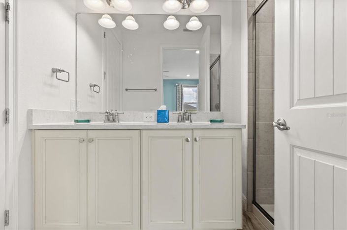 Image No.28-5 Bed Property for sale