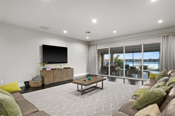 Image No.18-4 Bed Property for sale