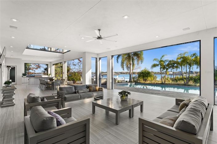 Image No.28-4 Bed Property for sale