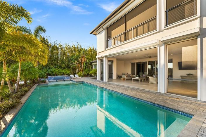 Image No.32-4 Bed Property for sale