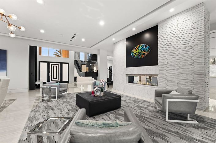 Image No.4-4 Bed Property for sale