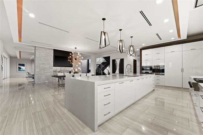 Image No.8-4 Bed Property for sale